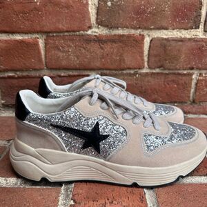 MiMi Women’s Glitter Star Platform Sneakers Beige Silver Size 9 NEW